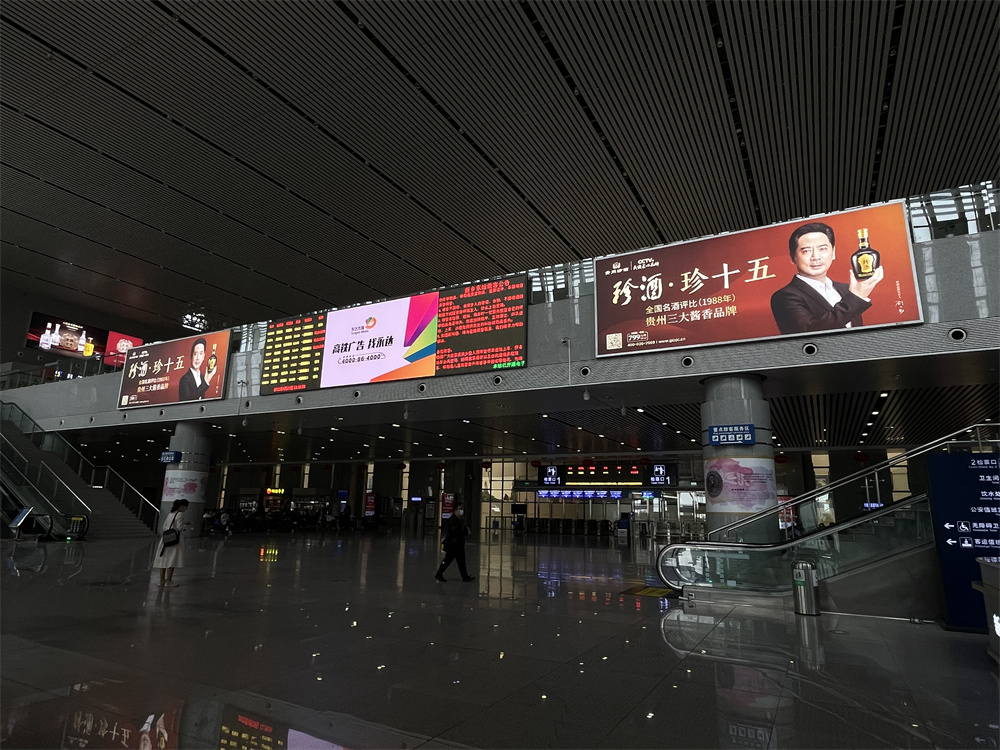 隨著高鐵旅客發(fā)送量的逐年增高，高鐵廣告的媒介作用也越來越重要